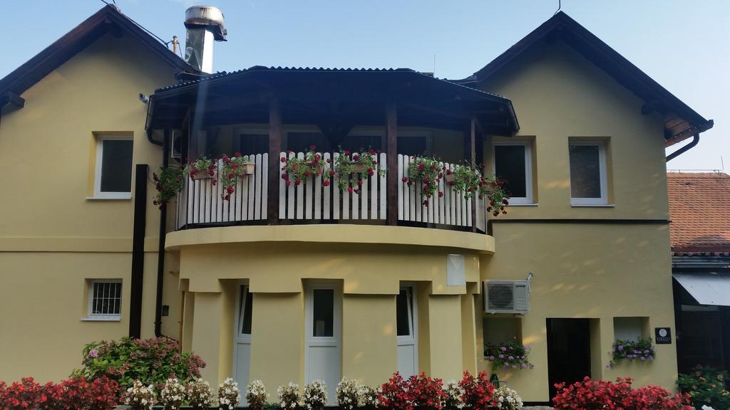 Guest House Grgin Dol Pozega Buitenkant foto