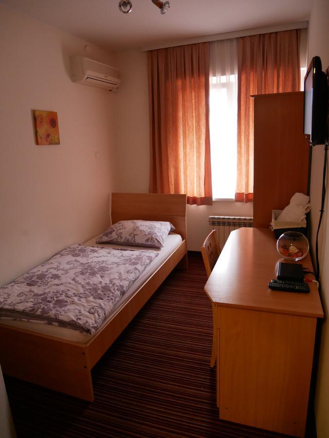 Guest House Grgin Dol Pozega Buitenkant foto