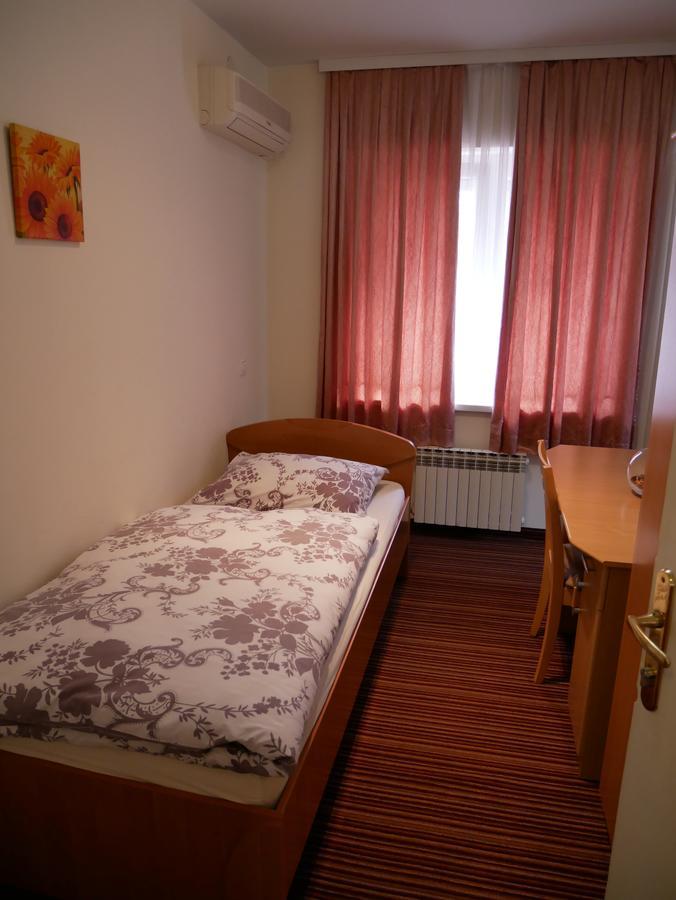 Guest House Grgin Dol Pozega Buitenkant foto